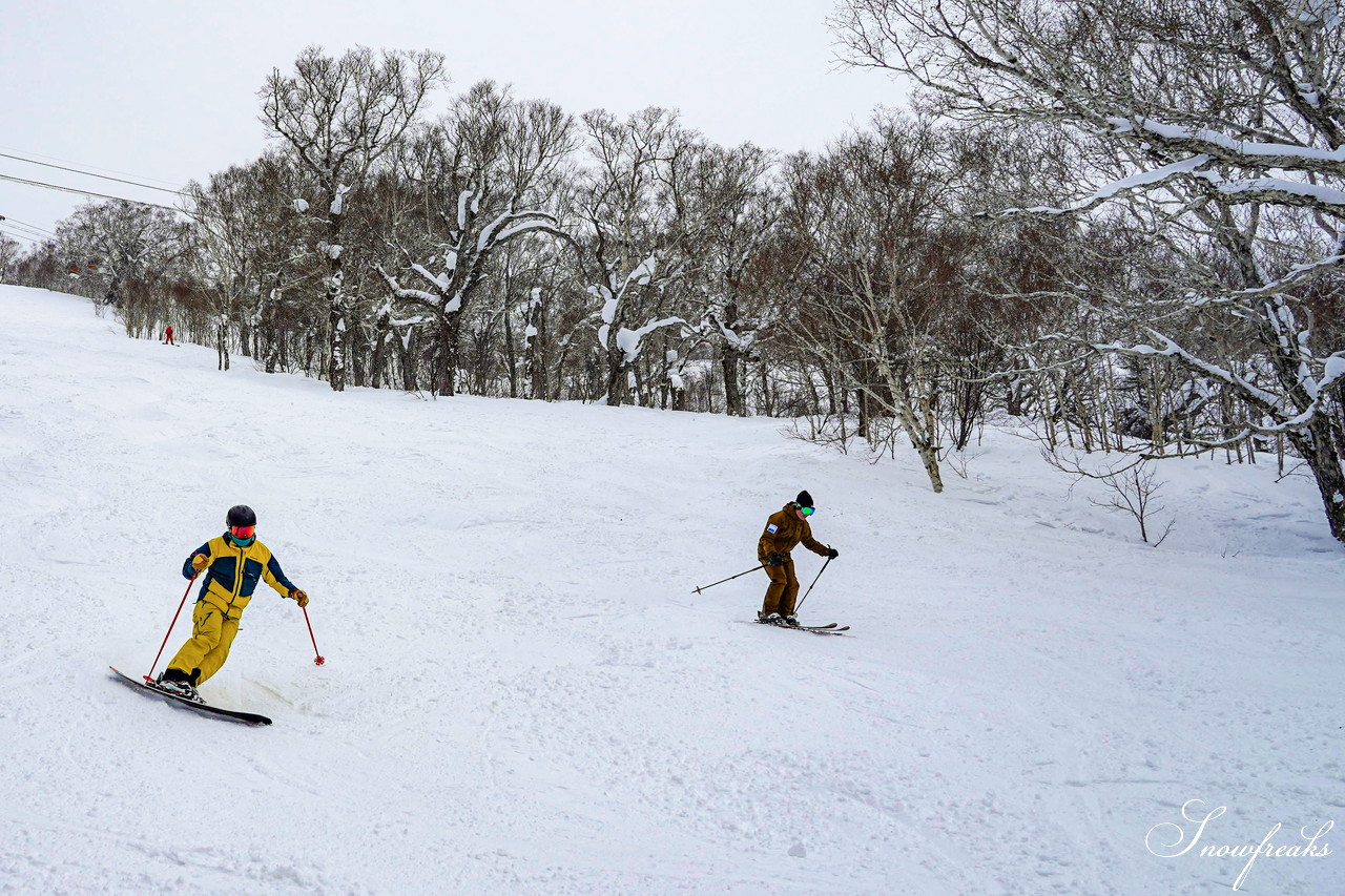 札幌国際スキー場 積雪たっぷり 300cm。コンディション良好なゲレンデでモーグル女子 ・畑田繭さんとコブコブセッション！